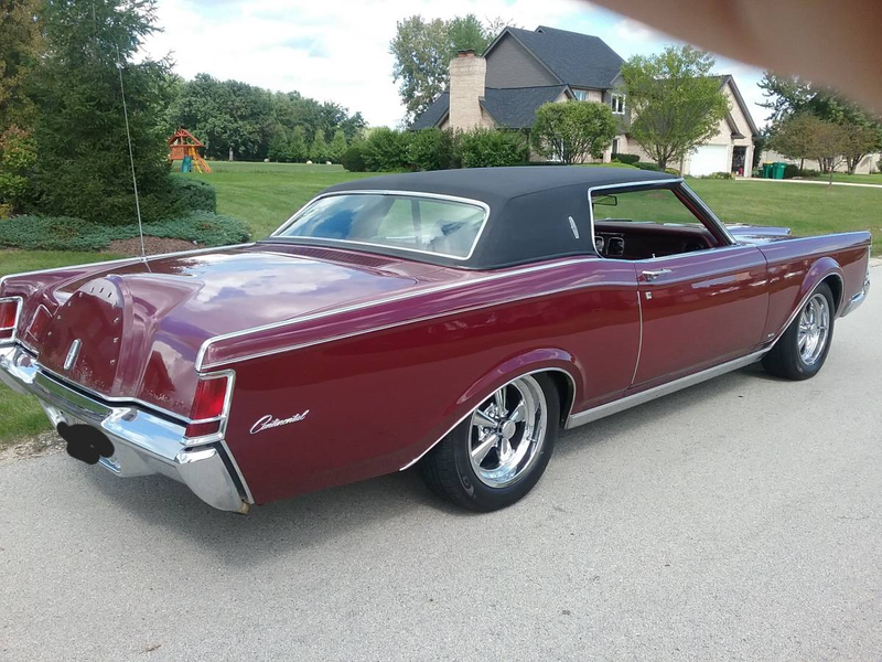 Illustration for article titled At $15,000, Could This 1969 Lincoln Continental Mark III Drive You to Drinking?